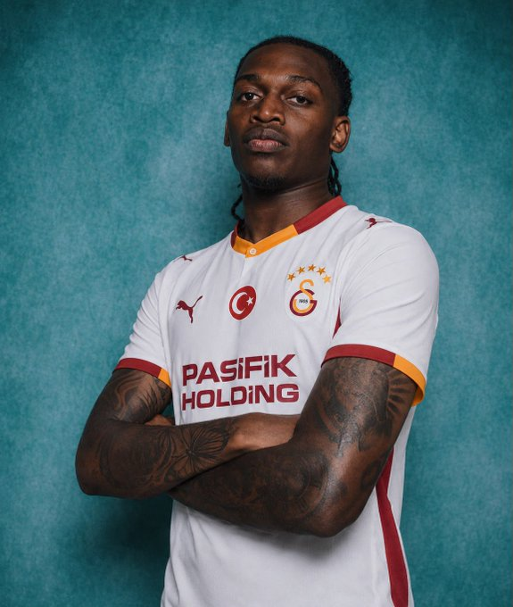 purpleunkovn's tweet photo. YENİ FUTBOLCUMUZ RAFAEL LEAO İÇİN YAPTIĞIM EDİTLER

RT ATARSAK SEVİNİRİM DAHA ÇOK KİŞİ FAYDALANMIŞ OLUR TEŞEKKÜRLER HAYIRLI OLSUN YENİ TOPÇUMUZ 💛❤️ https://t.co/bGDH5F2Uhc