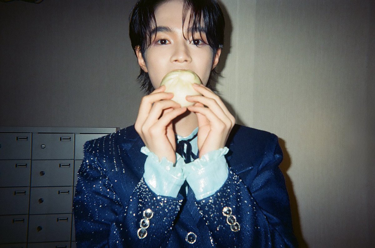 voksydays's tweet photo. 𝗩𝗢𝗞𝗦𝗬 𝗗𝗔𝗬𝗦 𝗟𝗜𝗩𝗘 𝗧𝗢𝗨𝗥 𝟮𝟬𝟮𝟲
『𝗕𝗶𝘁𝘁𝗲𝗿 𝗙𝗹𝗮𝗺𝗲』裏側レポート📝

【#越山敬達】編
ケータリングのご飯やお菓子が
とてもお気に入りだった様子。
素敵な笑顔で嬉しそうに食べている姿を、何度も目撃しました。

投稿いただいた方全員に《ツアー当日撮り下ろし画像》をプレゼント！

▽ご投稿はこちら
https://t.co/dP4ixlXgYm
-
#VOKSYDAYS #ボクシダイ