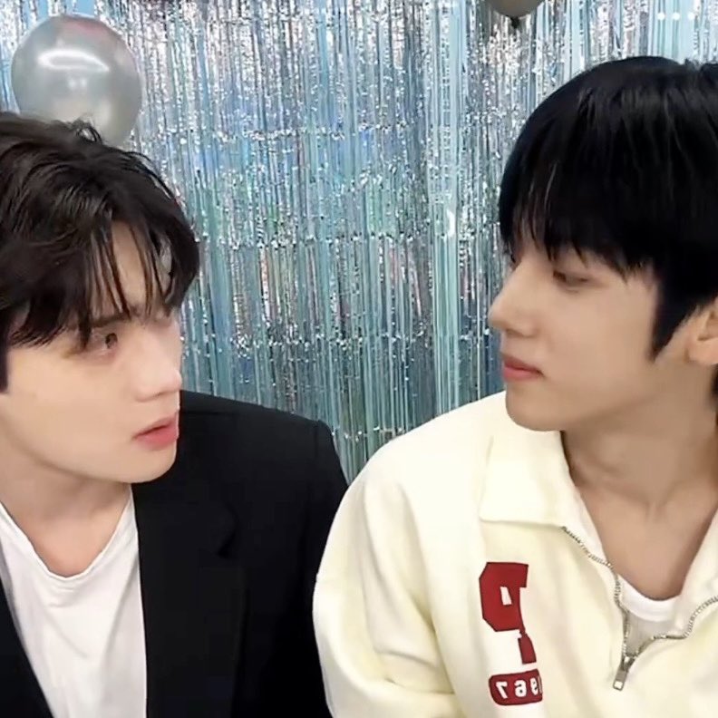 orangeviit's tweet photo. 웃기네 요즘 계속 여친표정 짓네 (농담입니다~) https://t.co/bLeIPXPqwj