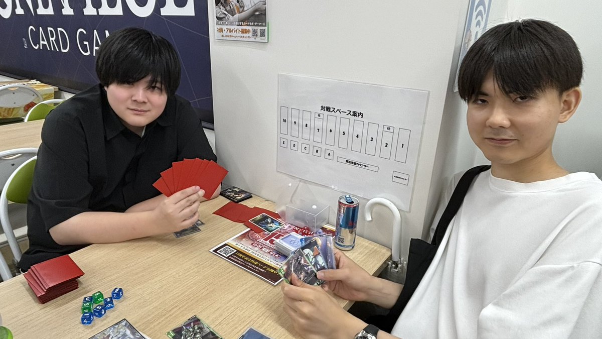 WWEight8's tweet photo. ちゃんるいしのんガンダムカードゲームでどっちが上か決めるらしい https://t.co/Ykr7mRG65o
