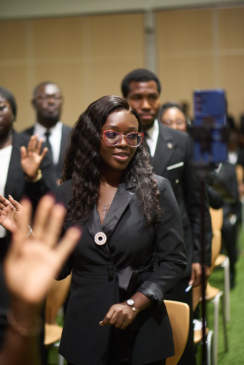 SRCGhlawschool's tweet photo. πβοΈ SWEARING-IN & HANDING OVER OF THE SRC
Introducing the new Speaker of Congress Janet Yirbeyogr and the New Deptuty Of Congress, Clerk & Congress Members of 67th SRC Administration.
A baton passed. A mandate renewed.
#GSLSRC #GhanaSchoolOfLaw #SwearingIn #HandingOver https://t.co/HSQG2d9JPG