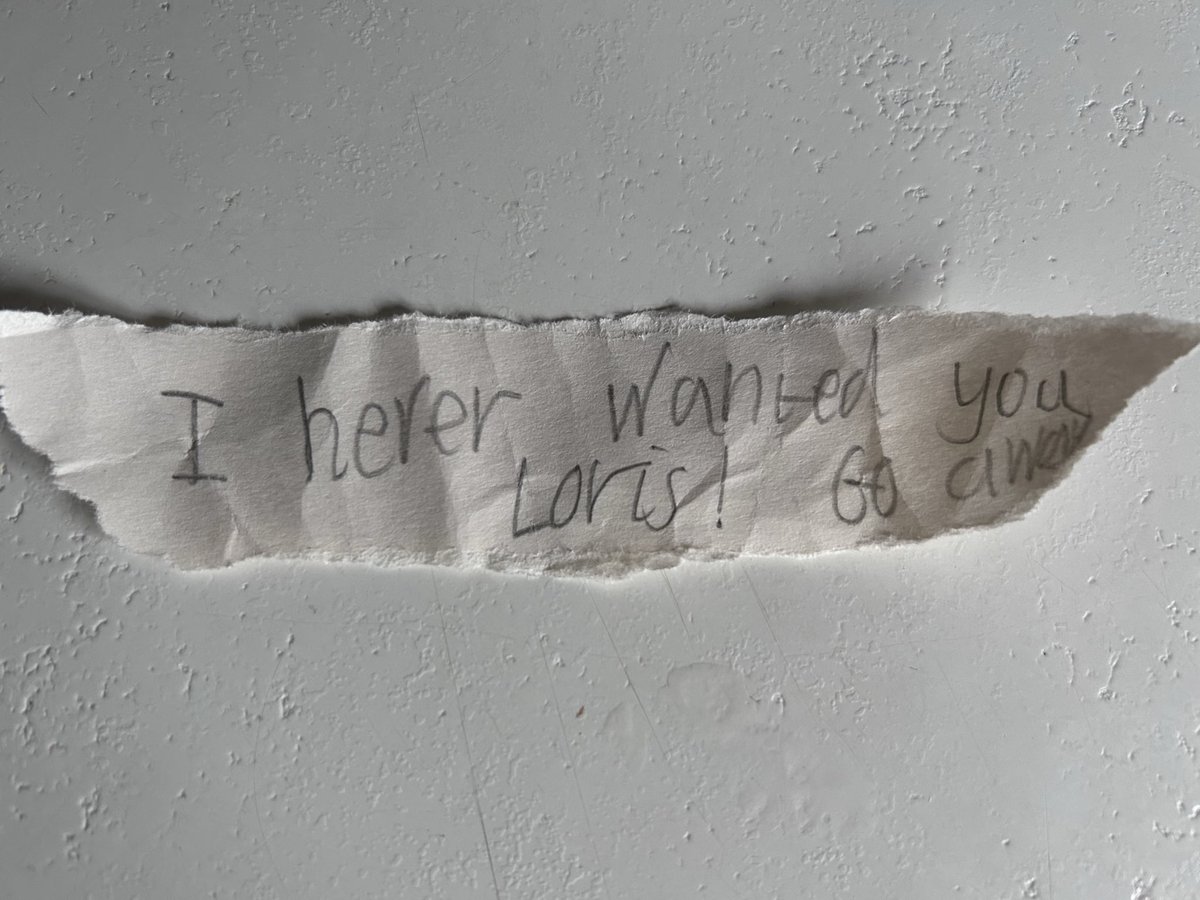 Ewar41's tweet photo. While you’re all cheering on #LindsayClancy, saying she was a good mom. Here is an image of what my daughter gave her brother today. This is just one of the horrible things my #postpartum #wife has said over the last seven years. Now our daughter repeats it. #Abuse #Damage https://t.co/rBqDloEJMg
