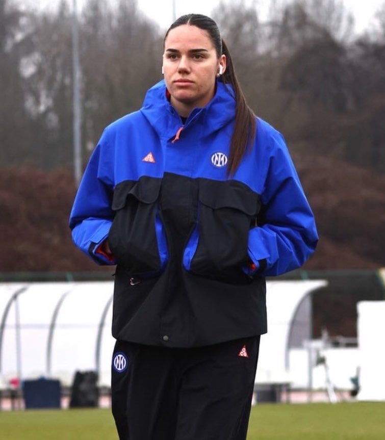 Maumunno's tweet photo. Situazione Inter

🚨 Da monitorare sirene Saudi per Milinkovic ma la giocatrice ad oggi resta a disposizione di Sassarini

🤝✅ Confermato l’arrivo di Kullberg a parametro zero: è a un passo dalle nerazzurre https://t.co/MYaJVsAzkn