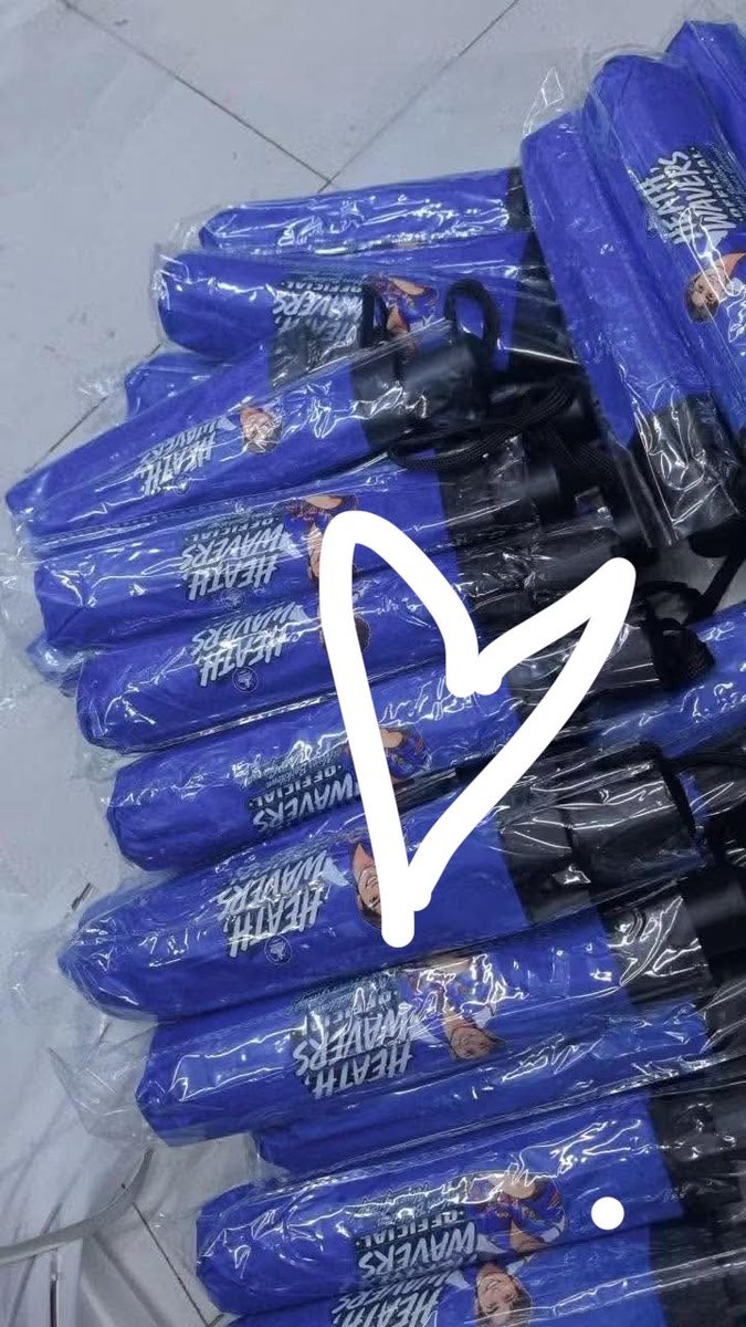Faney05's tweet photo. Stay dry, Buzzbears! ☔

Sponsoring a limited set of umbrellas for Heath’s time.

Can’t join live due to work, but my heart is fully with Heath. These are turned over to @HeathWaversOFC for distribution. Stay safe &amp; enjoy

#HeathJornales #Moymoy #Fangirl #TitasAbroad https://t.co/Jq26fJ2GC5