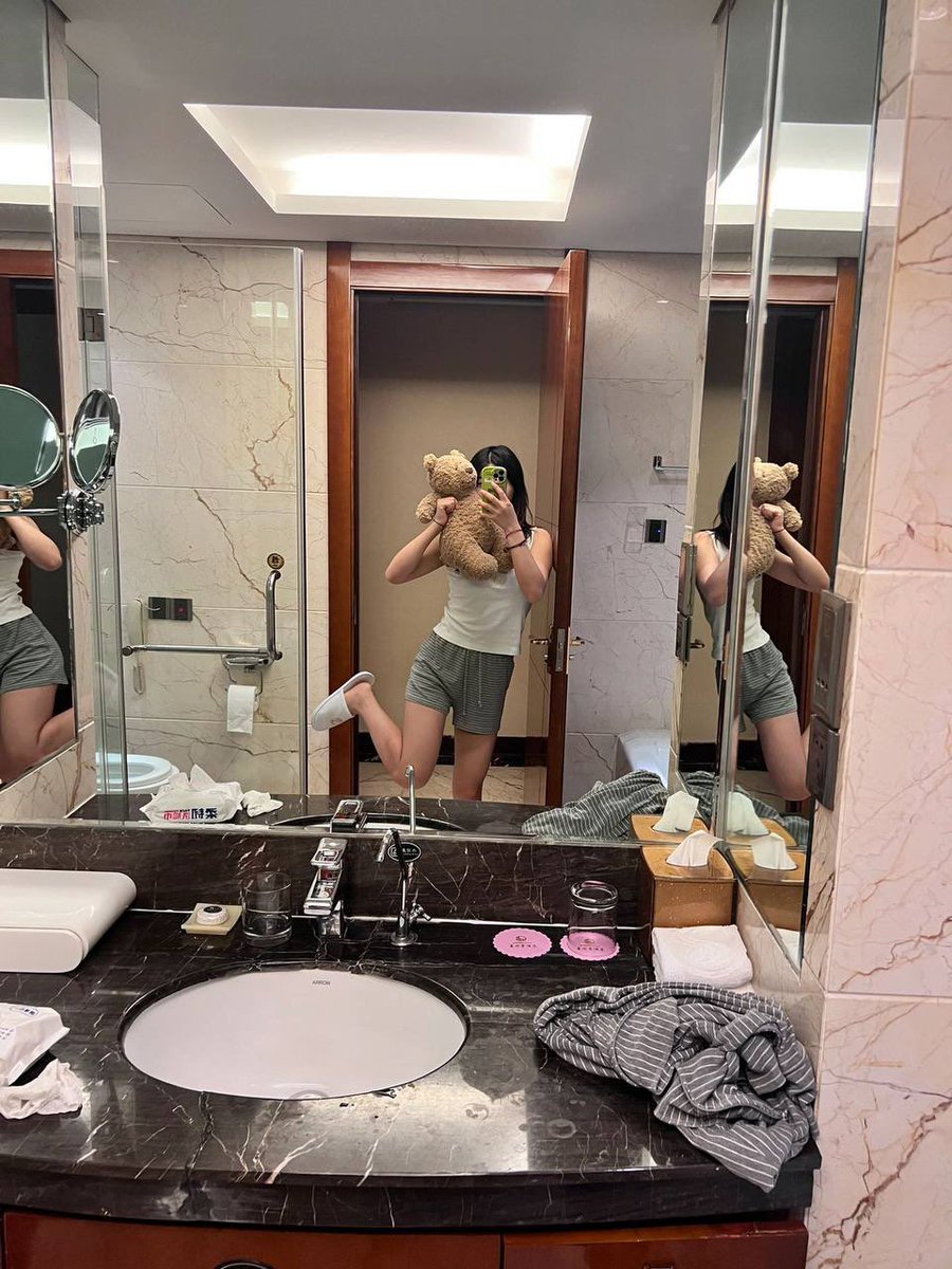 Yuzzzoho's tweet photo. 深夜驯狗，还能射的点赞来😈 https://t.co/87FzF3VZBd