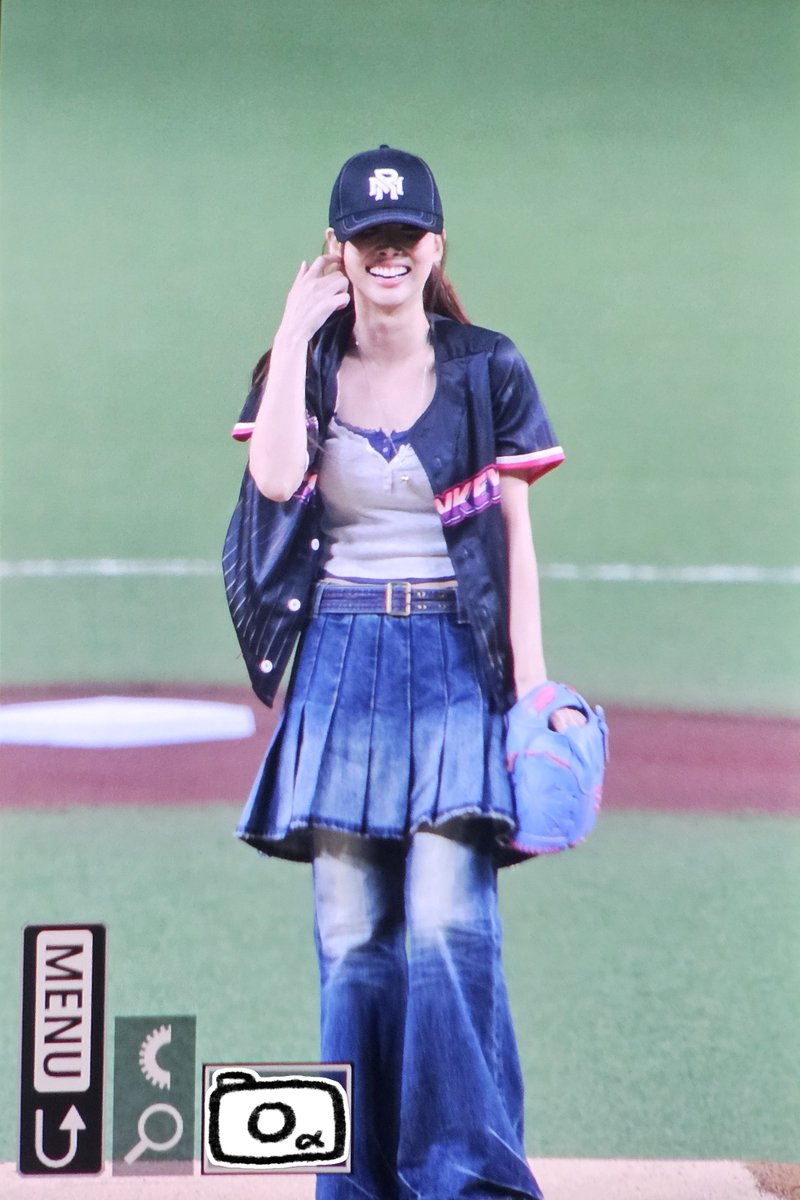 fishcmr's tweet photo. 260829 樂天桃猿 식구

⚾️⚾️

#TWICE #NAYEON 
#트와이스 #나연 #ナヨン https://t.co/FpG6ZtP018