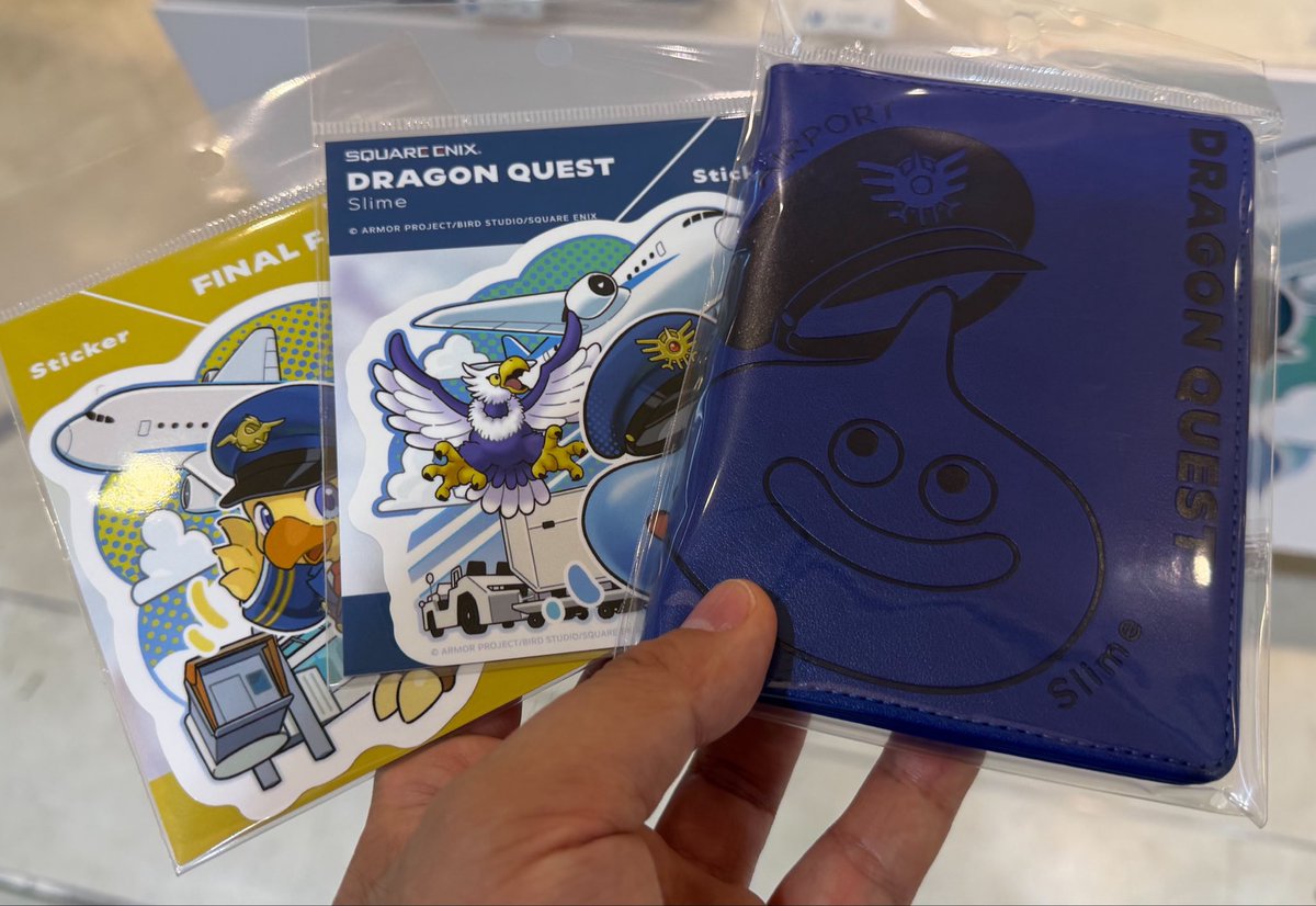 syuuji's tweet photo. あと、成田空港2タミに期間限定でオープンしてるスクエニショップでスライムパスポートケース買いたかったのもあったので…。丁度今切替申請してるパスポートが発行されたら使いたい所存。 https://t.co/XscDZIgg7X
