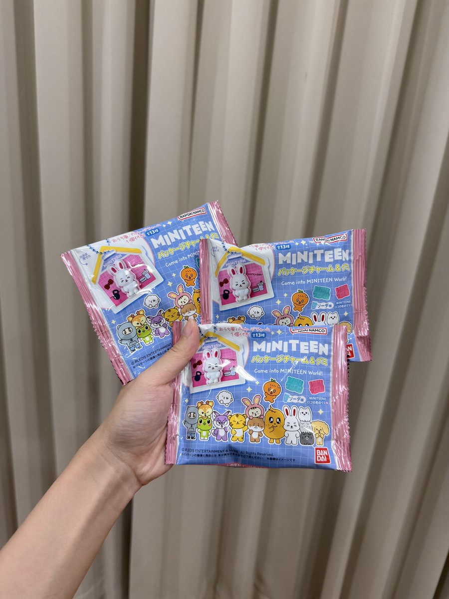 peachpinkjp's tweet photo. 3ซองสุดท้ายค้าบ🔥
พร้อมส่ง Miniteen Charm &amp; Gummies🇯🇵
เยลลี่พวงกุญแจ Miniteen แบบสุ่ม
ซองละ 150฿

ค่าส่งเหมา 35฿📮
#ตลาดนัดสวนแครอท #ตลาดนัดseventeen https://t.co/DynNQ54rfH