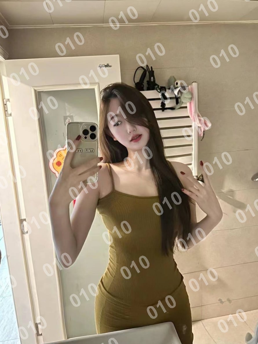 pyrose's tweet photo. 我们说好一起老去看细水长流，却将成为别人的某某，在分岔的路口，你在左，我在右，我们都倔强的不曾��头。

锡林浩特市

💋恋爱通道💞：@donut2553（注意！失联看主页第一条帖子，选好妹子转发或者截图页面咨询客服）

#锡林郭勒

#内蒙古 https://t.co/Vj74QXFVsG