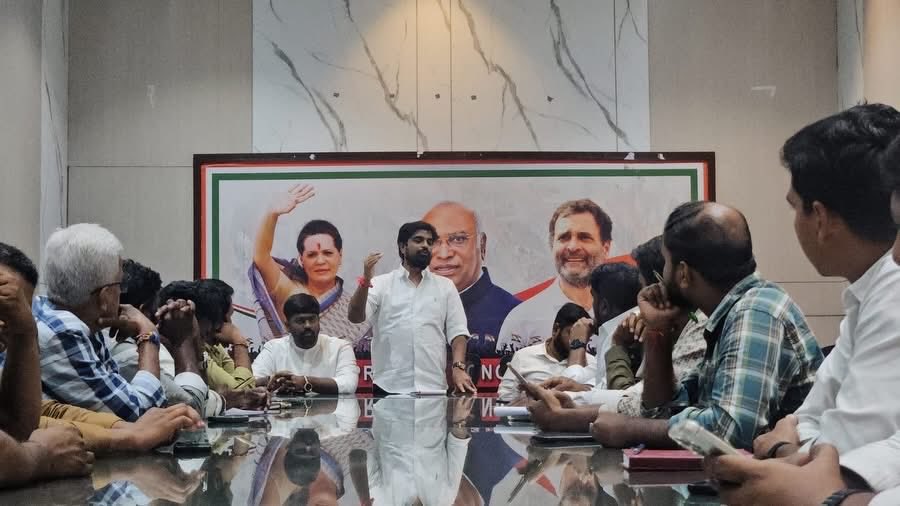 PettemINC's tweet photo. Today, I held an important meeting with  the PROs of MLAs.

We discussed strengthening coordination and building a stronger, more effective Congress digital communication network across Telangana. https://t.co/jwsHXEike1