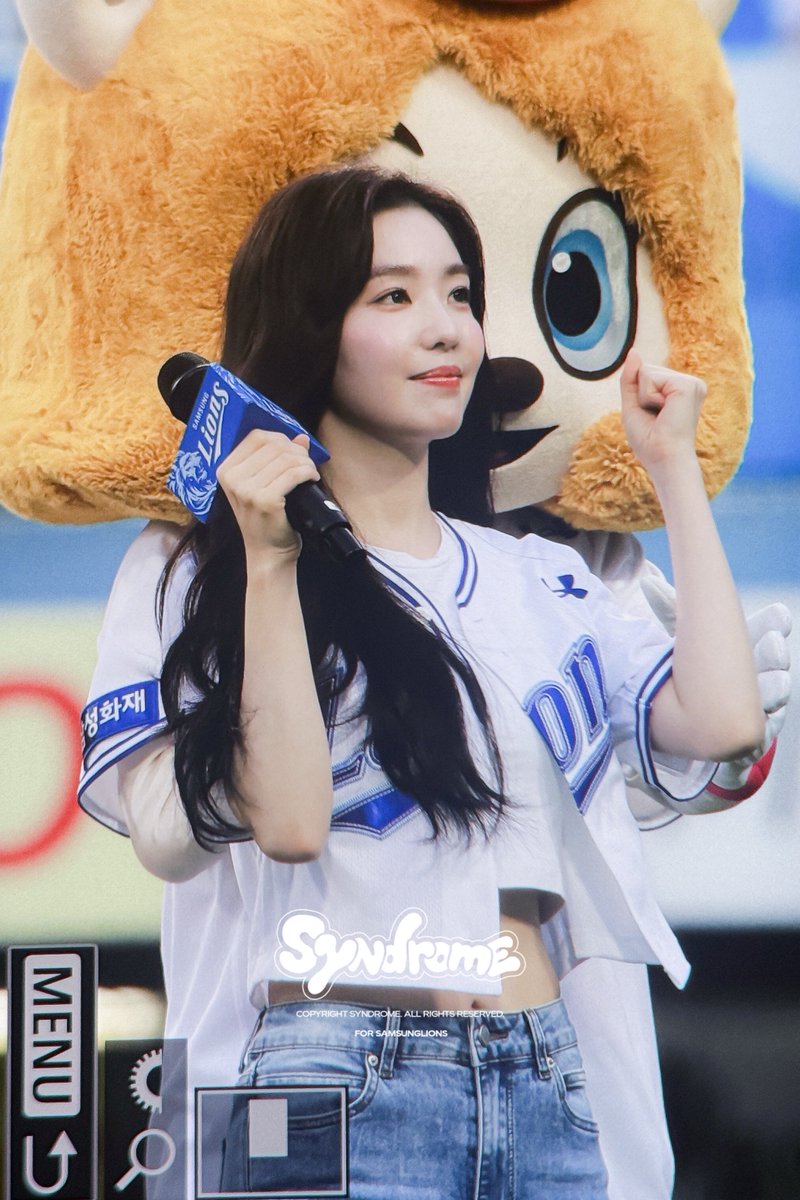 LionsSyndrome's tweet photo. 260829 #아이린 삼성라이온즈 시구 https://t.co/yDFwRREhMv