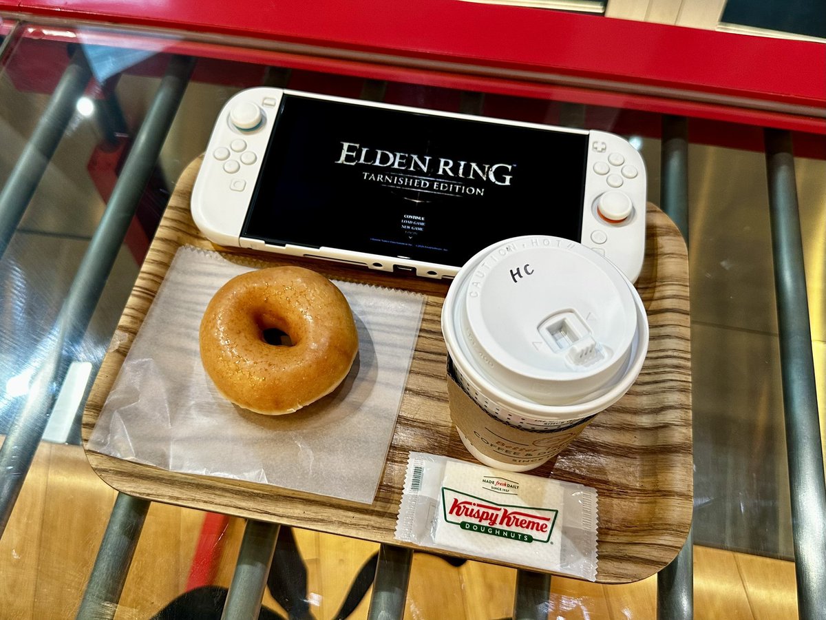 NintenNOW's tweet photo. Disclaimer: foto encontrada por las redes. ¿Postureo? Puede ser. ¿Paraíso en la tierra? POR SUPUESTO.

#eldenring #tarnished #donutedition https://t.co/Ok0At7rigH
