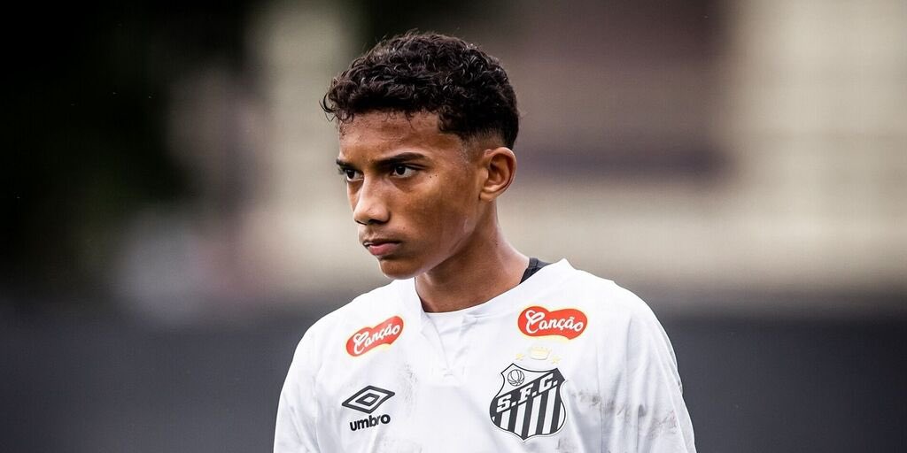 Nico_Novo_'s tweet photo. Il #Genoa brucia le tappe e chiude per #Robinho Junior. Il brasiliano è già in Italia per visite mediche e firma sul contratto. L’operazione sarà in prestito con diritto di riscatto a 8 milioni di euro. Il trasferimento sarà formalizzato entro lunedì! https://t.co/Zm9j17bm4N