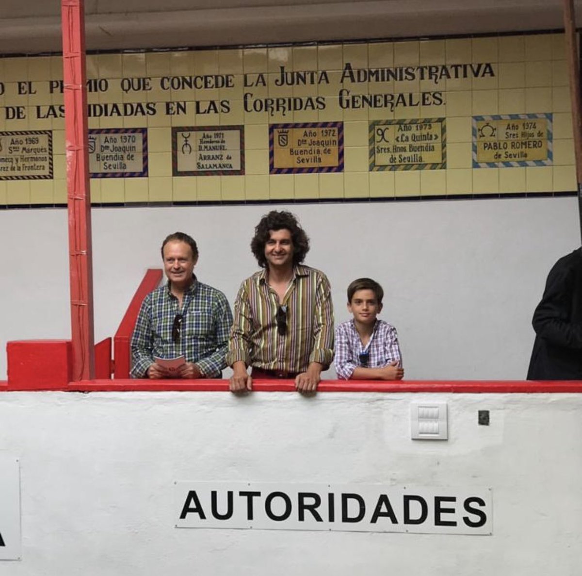 GomezGuadalupeG's tweet photo. Hoy os comparto esta fotografía no muy conocida. Pepe Luis Vázquez Silva, Morante de la Puebla y su hijo, en el apartado de Bilbao. Año 2017. https://t.co/cZlmDdnMDX
