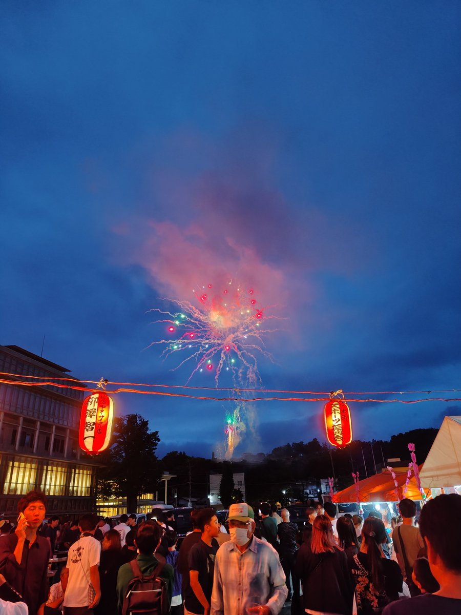 driver926894's tweet photo. 近所のお祭りの日と東方イベがたまたま被って花火うちあがった
意味がわからない https://t.co/jRVmf1LTTU