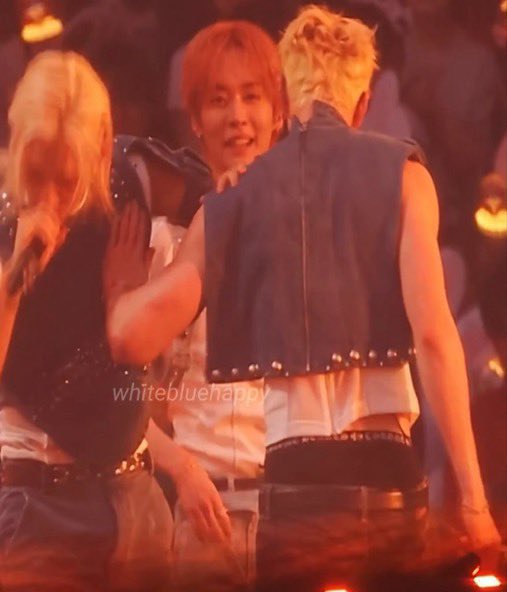 wlfiechans's tweet photo. what purpose is the belt serving chan https://t.co/8ALJZx2tjO