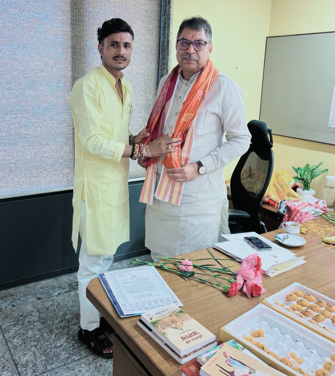 krishnasingh1_'s tweet photo. आज़ नई दिल्ली में नवनियुक्त राष्ट्रीय महामंत्री भाजपा, प्रदेश प्रभारी– हरियाणा/पंजाब एवम् राजस्थान से मा० राज्यसभा सांसद डॉ० सतीश पूनिया जी भाई साहब से स्नेहिल भेंट कर नवीन दायित्व प्राप्त करने पर शुभकामनाएं प्रेषित किया!

आपका स्नेह सदैव ऐसे ही प्राप्त होता रहे।
@DrSatishPoonia https://t.co/DQkEVpqLUJ