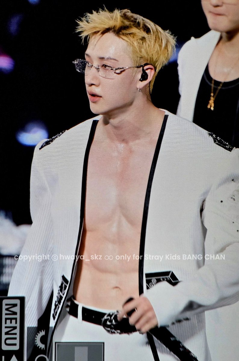 spearhyunnie2's tweet photo. OMFG CHAN https://t.co/8fBdxyAJdy