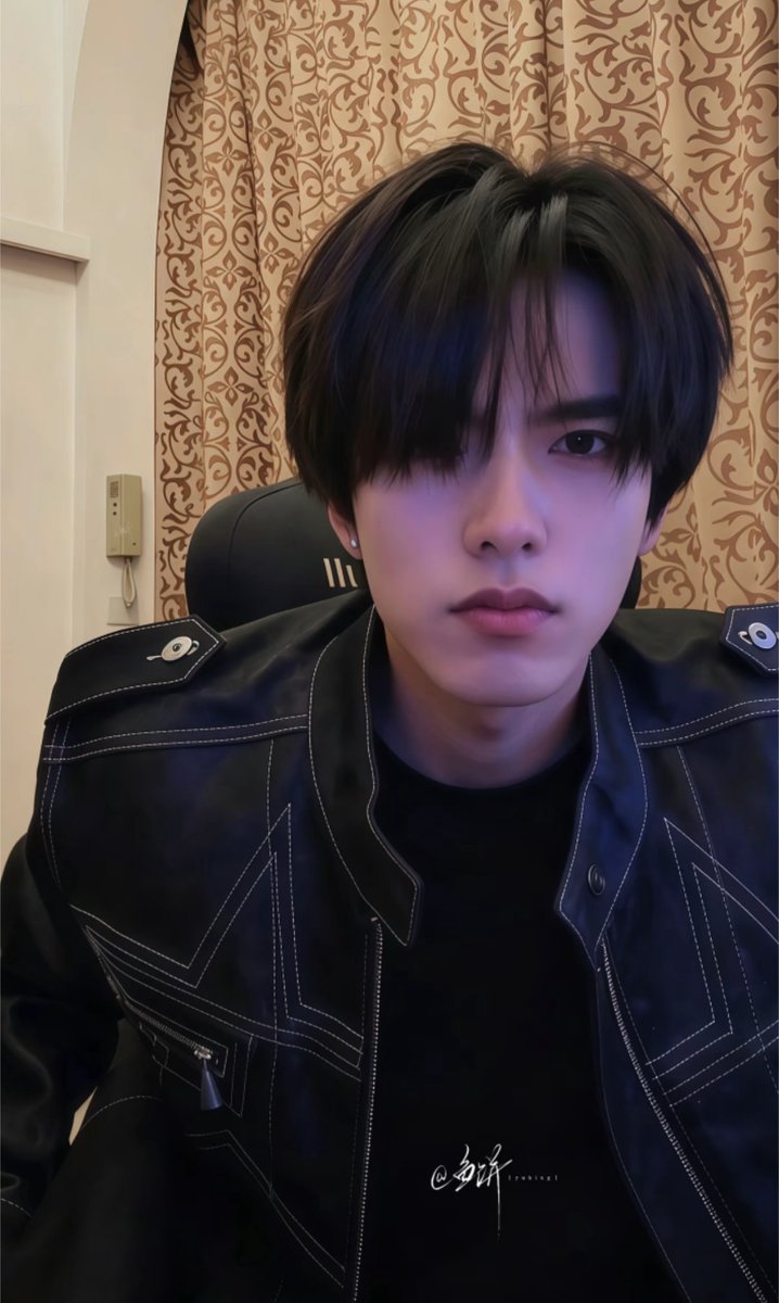 lamiriee's tweet photo. จำเป็นต้องหล่อขนาดนี้เลยหรอ
#Shuyuan https://t.co/h8cwGUka6s