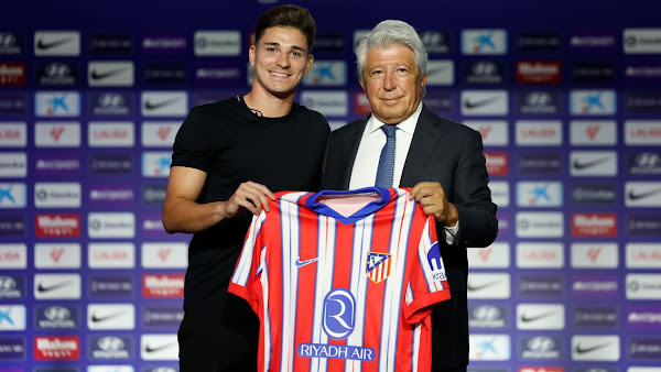 asperomundo's tweet photo. 2024: el Atlético fichó a Julián Álvarez por debajo de su tasación porque tenía su sí, y ningún club con más dinero pudo competir contra eso. El City terminó aceptándolo.
2026: el Barcelona tiene ese mismo sí, presenta una oferta por debajo de la cláusula y el Atlético no puede venderlo donde quiere por mucho que le paguen. 
Mismo mecanismo. Cuando beneficiaba al Atlético era ambición. Ahora que le perjudica es traición.
Lo infantil no es Julián. Es creer que los nuestros defienden principios y los demás cometen traiciones. 
La realidad siempre te acaba pintando la cara.
https://t.co/feKUangfmL