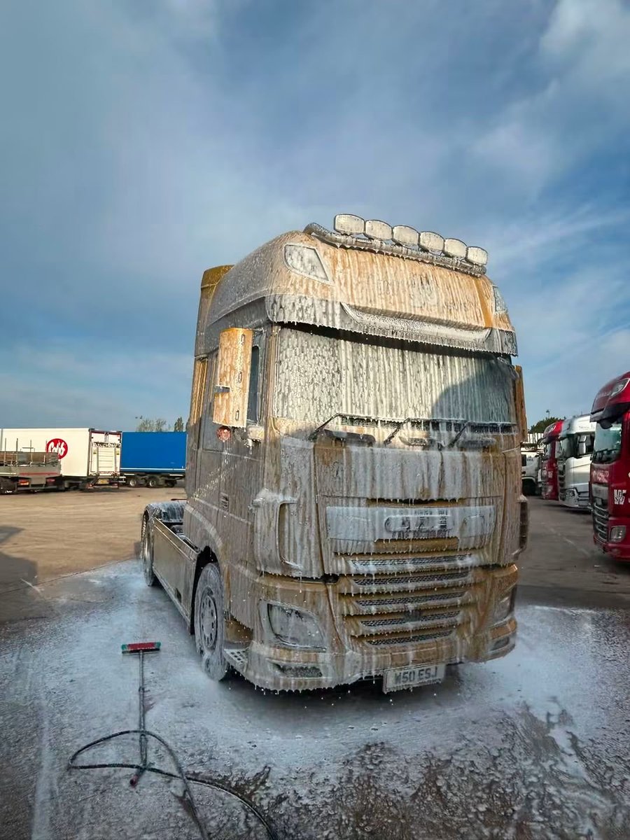 ECTC_Charity's tweet photo. Darrell G checking in! Soap everywhere 🧽🫧
We can't wait to see what she looks like after a spray down and polish! The skies may be looking less blue but she'll certainly shine ready for the big day tomorrow! #convoy2026 https://t.co/vMaAVMkLMC