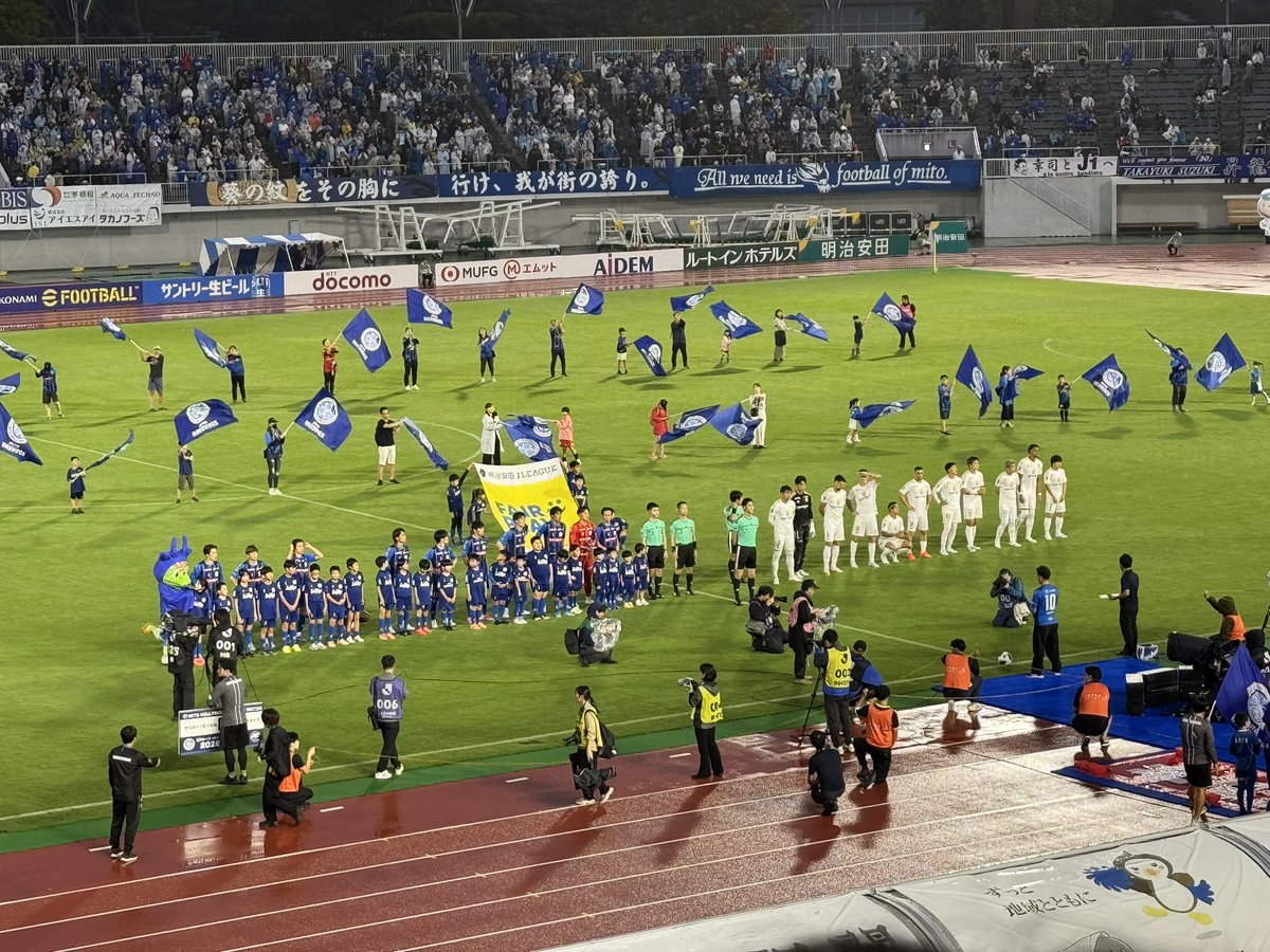 alpinestyler's tweet photo. 前半は1-1で折り返し

試合は、やや町田のペース
渡邉選手が先制したが、些細なパスミスで同点に追い付かれる

#水戸ホーリーホック
#町田ゼルビア https://t.co/04pgavPKkI