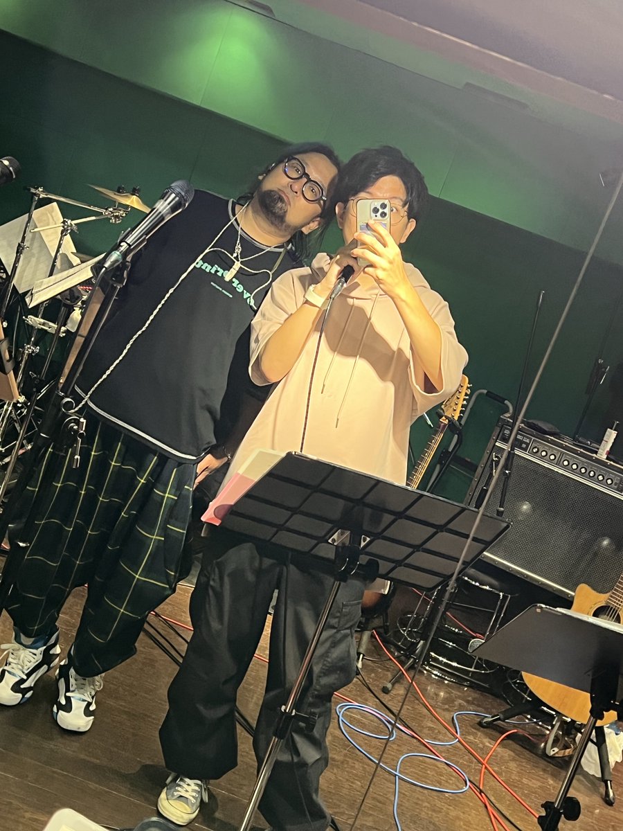 ayane_ryo's tweet photo. 11/14ライブのカブキバンド初回リハでした！
歴戦の楽器陣の皆様、そして激エモなボーカル陣、めちゃくちゃ楽しかった！
リハ終わりにすっかりご機嫌さん。。。 https://t.co/KXpBcxd28e