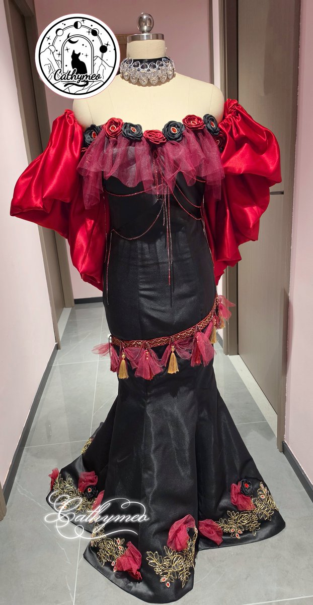 Cathymeomeomeo's tweet photo. ❤️🖤Music of the night 

#design #original #fashdesigner #blackandred #rose https://t.co/EBYqqzCkFN
