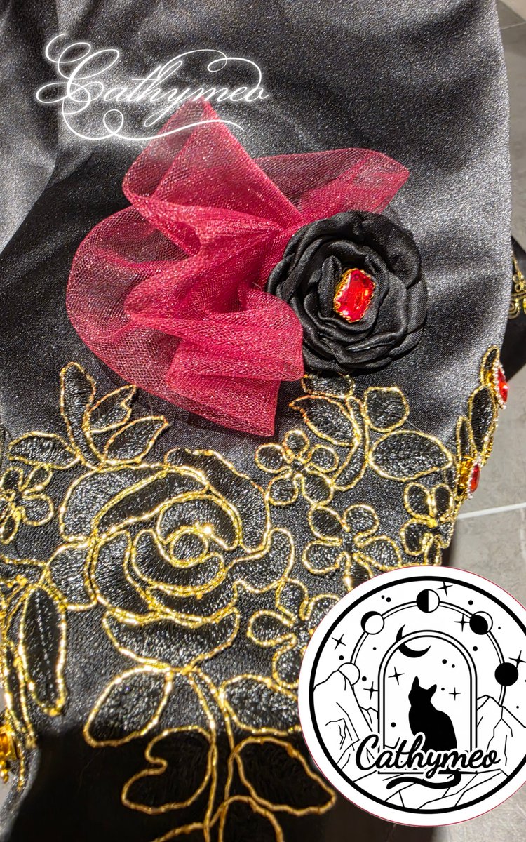 Cathymeomeomeo's tweet photo. ❤️🖤Music of the night 

#design #original #fashdesigner #blackandred #rose https://t.co/EBYqqzCkFN