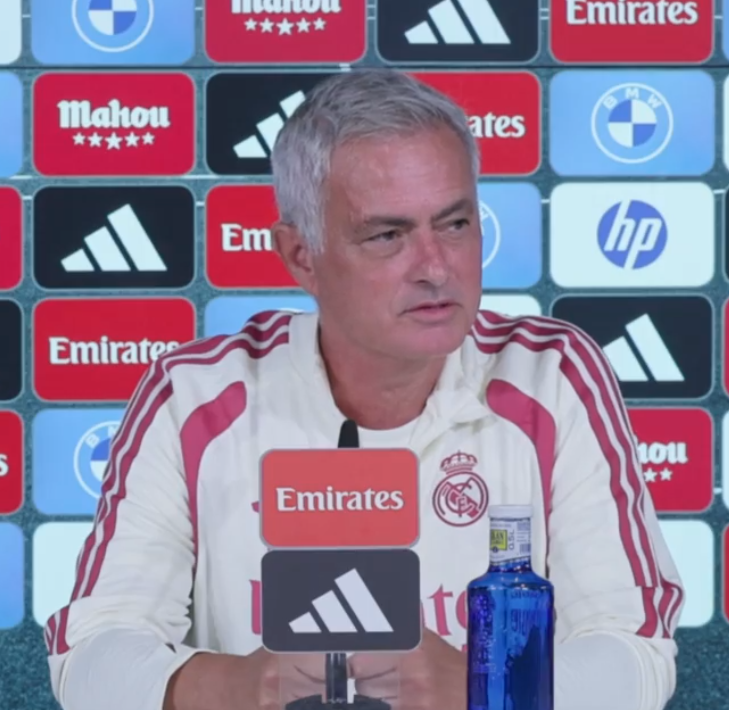 theMadridZone's tweet photo. 🚨 José Mourinho: "The Ballon d'Or should go to one of those players who, when they retire, we miss them for eternity.

Maradona, Cristiano, Messi, R9, Zidane...

You can't give the Ballon d'Or to a guy just for winning the UCL or the World Cup.

If you should give it to someone just for winning the UCL, then give it to Luis Enrique.

No, it needs to go to the best player in the world, not necessarily a Spanish guy, or a PSG player.

It needs to go to one of the 3-4 best players in the world, and those guys are HERE.

But politics come into the Ballon d'Or, so I don't like getting into politics."