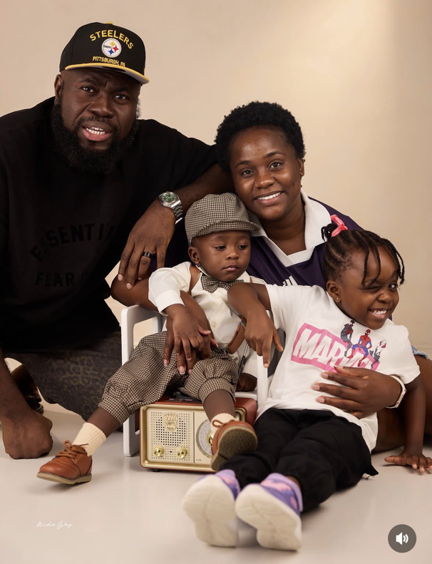yabaleftonline's tweet photo. Lasisi Elenu, his wife, and their kids, Rain and River. https://t.co/un4fY58O8D