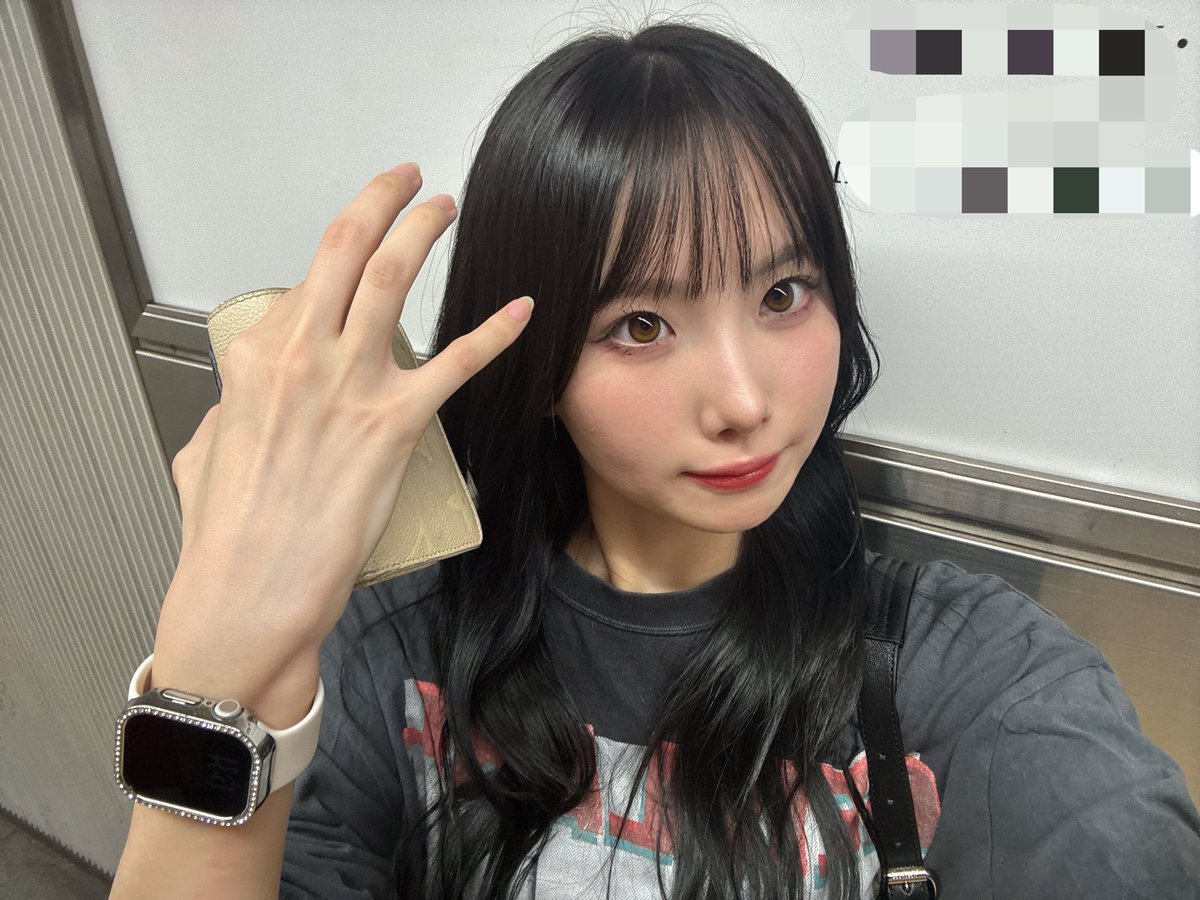 n_miyabi0123's tweet photo. こんばんは🌙
サマーワンマンライブまであと１週間✮
グッズの事前予約は本日20時までです！！
開演時間前の物販はご予約の方のお渡しのみになります。
お忘れのないようにね⟡.*
よろしくお願いします🪽

そして私はこれからワンマンリハ！！
行ってきます！！
 #中野みやび https://t.co/anxFKWpokc