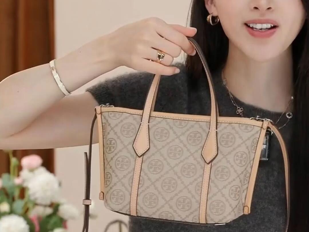RakyatJ75153618's tweet photo. Just finished this hand-sewn linen tote—hand-stitched details make every stitch count, and it’s perfect for carrying books or weekend groceries! https://t.co/5ni4m7uDFL