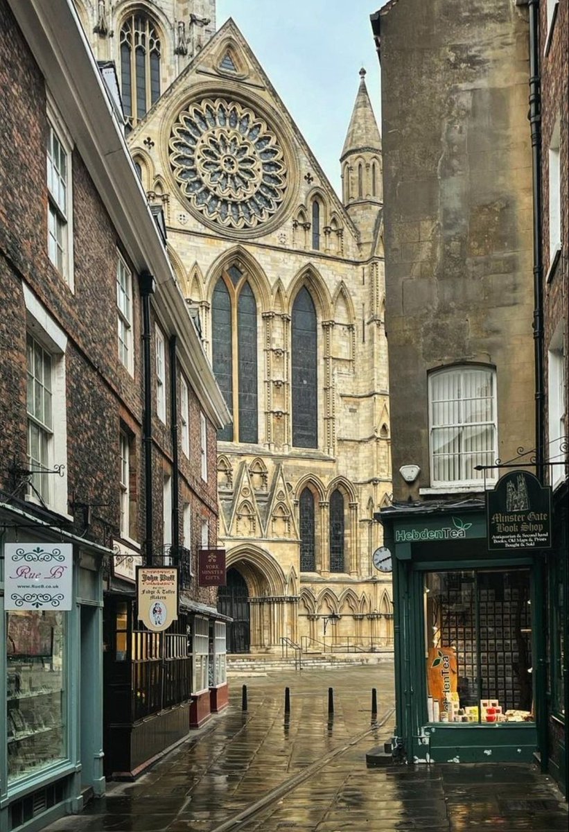 visitnorthyork's tweet photo. York Minster took over 250 years to build 😯

The men who laid the first stones never lived to see it finished.

Generations of masons, carvers and labourers, each picking up where the last left off, working toward something they'd never witness themselves. https://t.co/7XQZ2fHc3G