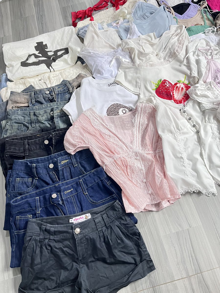 1wenz_sunset's tweet photo. ส่งต่อเสื้อผ้ามือสองราคาน่ารักค่ะ 
📍เริ่มต้น15-140฿📍

📣ตัวที่3ขึ้นไป+5฿

📮Shipping 40

#ส่งต่อเสื้อผ้ามือสอง #เสื้อผ้ามือสอง #ส่งต่อเสื้อผ้ามือ2 #ส่งต่อเสื้อผ้า #โล๊ะตู้เสื้อผ้า #เสื้อผ้ามือ2 #ส่งต่อเสื้อผ้ามือ2 https://t.co/tqgpsAClIL