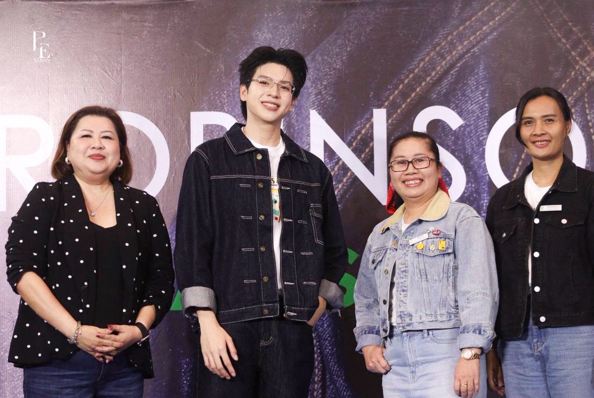PieSaran_OFC's tweet photo. ขอขอบคุณทาง @NiyomJeansTH และ @NewsinfinityEN ที่ให้เกียรติเชิญพาย ศรัณวุฒิ มาร่วมสนุกและทำกิจกรรมกับพี่ๆแฟนคลับ ที่โรบินสันไลฟ์สไตล์ ฉะเชิงเทรานะคะ 

ขอบคุณพี่ๆแฟนคลับทุกคนที่มาร่วมสนุกและร่วมกิจกรรมในวันนี้นะคะ ขอบคุณทีมหน้าจอที่ช่วยกันปั่นเทรนในวันนี้ด้วยน้าา

สำหรับพี่ๆแฟนคลับที่เดินทางมาหาพาย เดินทางกลับบ้านปลอดภัยนะคะ เจอกันใหม่งานหน้าน้า 💙

NIYOMJEANS X PIE SARAN
#RBSNiyomJeansXPie