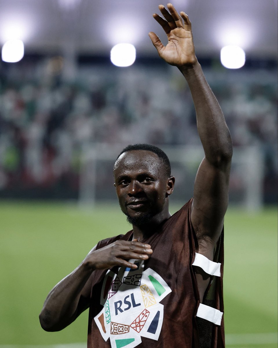 a_altamimi11's tweet photo. إللي يتابع النصر على الأقل في السنوات الأخيرة يفهم جيدا أن هذا اللاعب يعتبر هو العلامة الفارقة الأكثر في قائمة النصر.
إذا شفته بالملعب يجيك شعور إطمئنان عجيب.
أبو آمنة نحبك في الله وأدامك الله للعالمي وجميع زملائك.
#النصر https://t.co/lxci70Vm0a