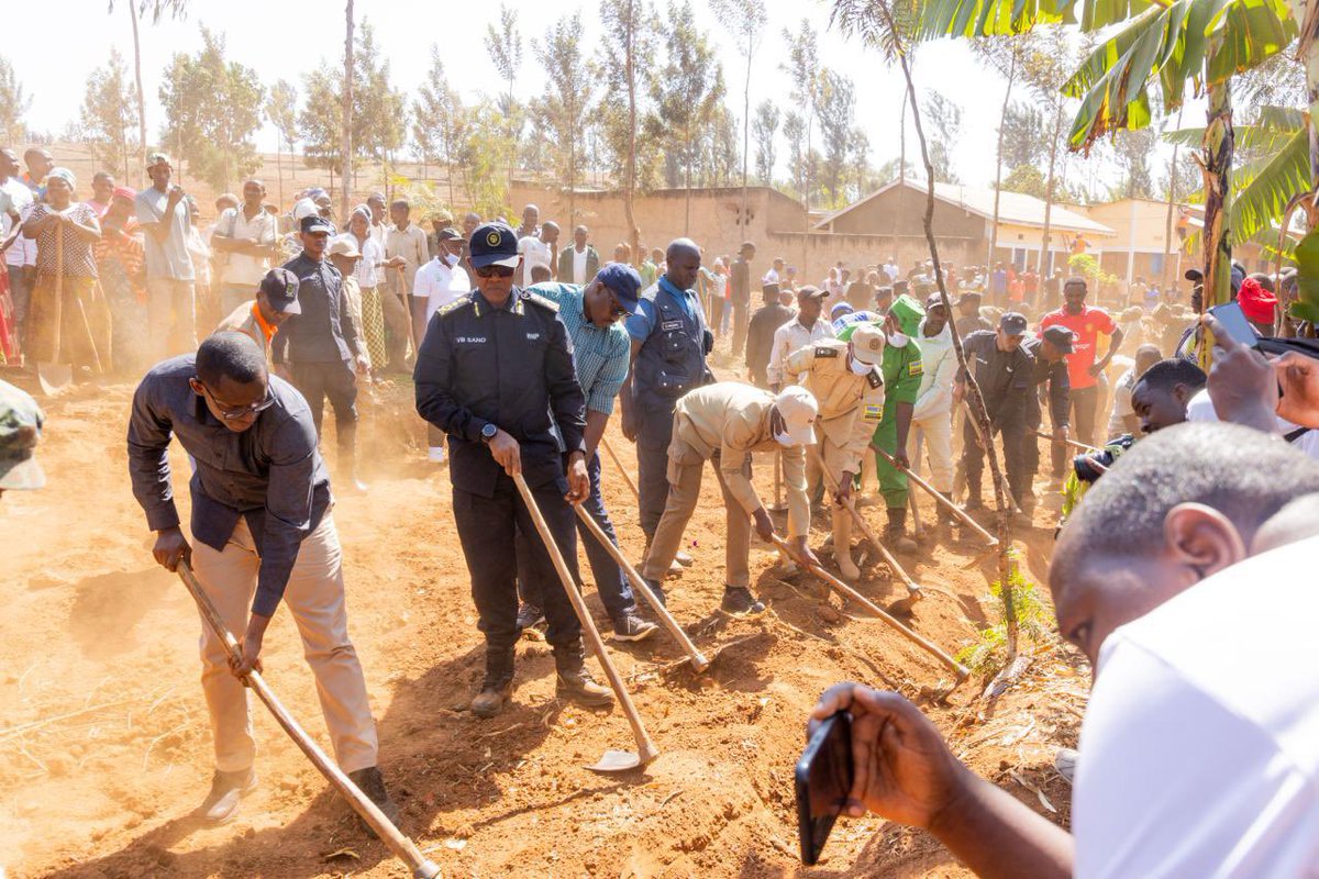 NewTimesRwanda's tweet photo. PHOTOS: Local Government Minister Dominique Habimana said the fight against illicit alcoholic beverages and drugs in #Rwanda is far from over, urging communities to remain vigilant and support authorities in eradicating their trade and consumption.

Habimana made the remarks during the monthly community work, Umuganda, in Rwimiyaga Sector, Nyagatare District, where he joined residents.