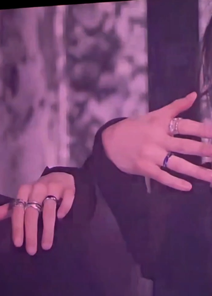 myeongiwa's tweet photo. mulmyungz showing off their couple rings https://t.co/mrwbr6tzje