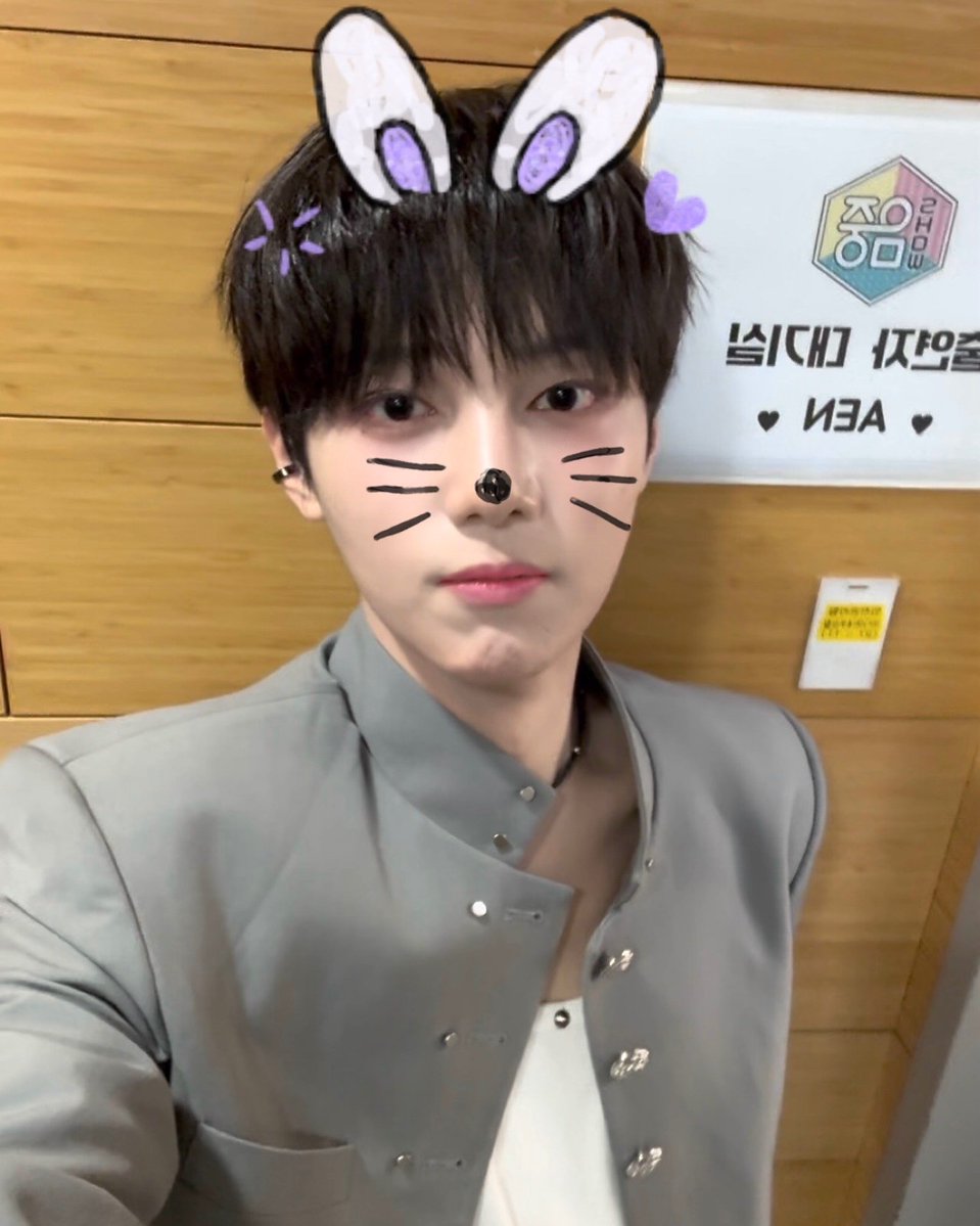 dalovesgyou's tweet photo. 님 진짜 몇살;; https://t.co/pSr0VRCL7P