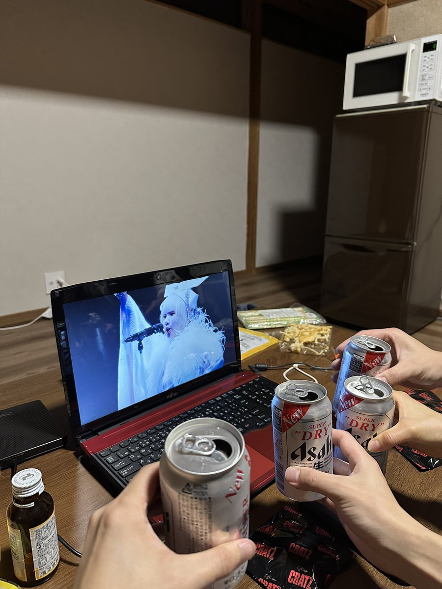 yuta_slv21's tweet photo. イツメンで宅呑み✌😚🍺
とっても贅沢な呑みですね！
BDK最高🎉
#Reolとなつやすみ https://t.co/QdMGnsiIo5