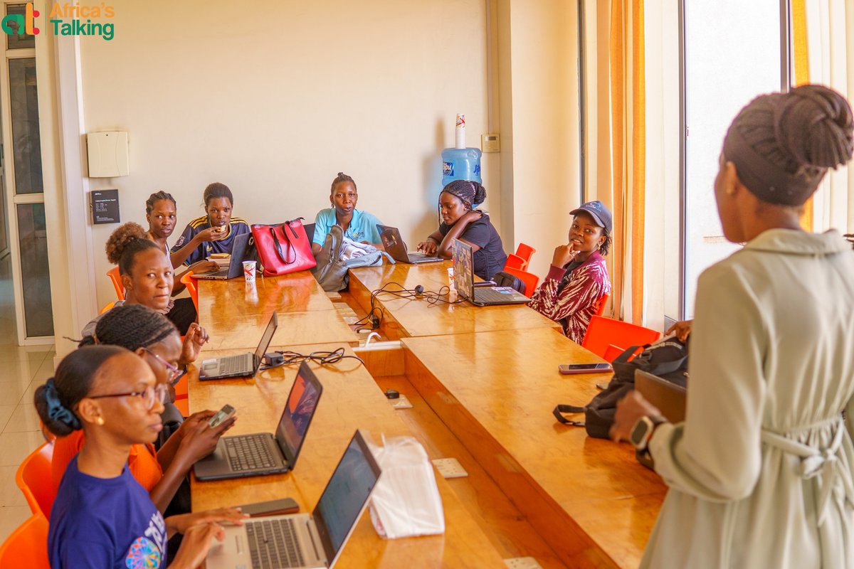 vivian_athens's tweet photo. And just like that… teams are forming! 👀
Ideas are flying, laptops are opening, and the competition energy is officially in the room. 😂🔥
#ATWomenInTech #BuildWithAT #ATWomenInTech @ATCommunityKla @ATWomenInTech https://t.co/18jc9uoYYG