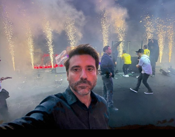 APOLOC8's tweet photo. Los medios en Colombia está trabajando 7X24 para contener el #CerimedoGate ¿hasta cuando podrán aguantar? todo el mundo está como loco borrando  fotos con Javier Negre y la campaña de Abelardo  maquillando cifras y ocultando gastos.
Se robaron las elecciones pero no pasará nada https://t.co/wV3S9Sz3Ol