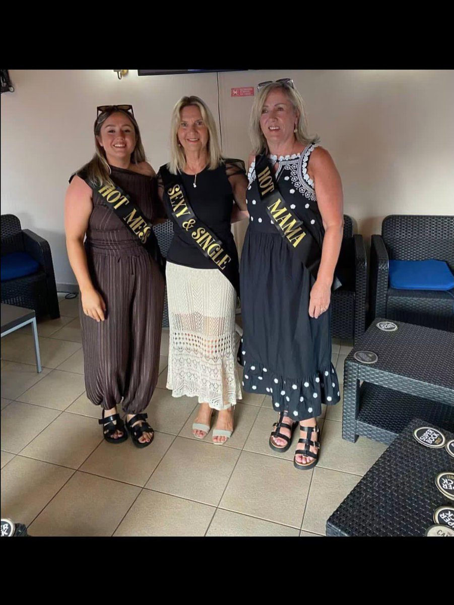 Sash_Queens's tweet photo. Milf hens https://t.co/VSmur5cIgH