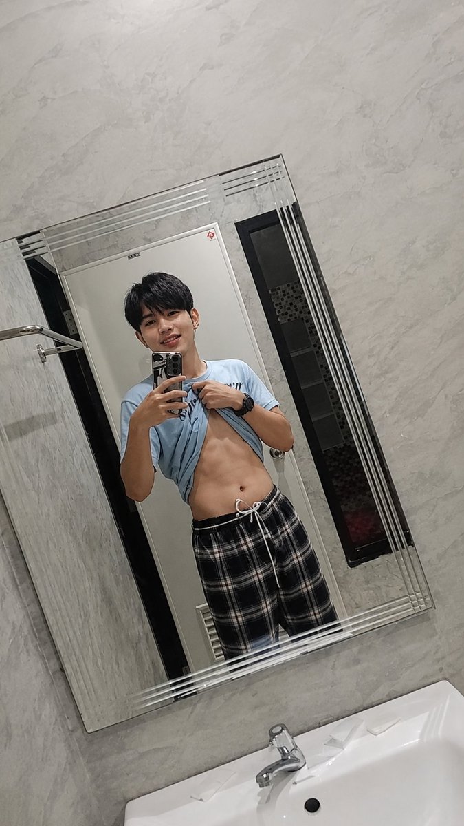 tiger_1q's tweet photo. ตัวจริงไม่น่ารักหรอก🫢แต่น่ากิน🫣🤪 https://t.co/tXZw3rEQs6