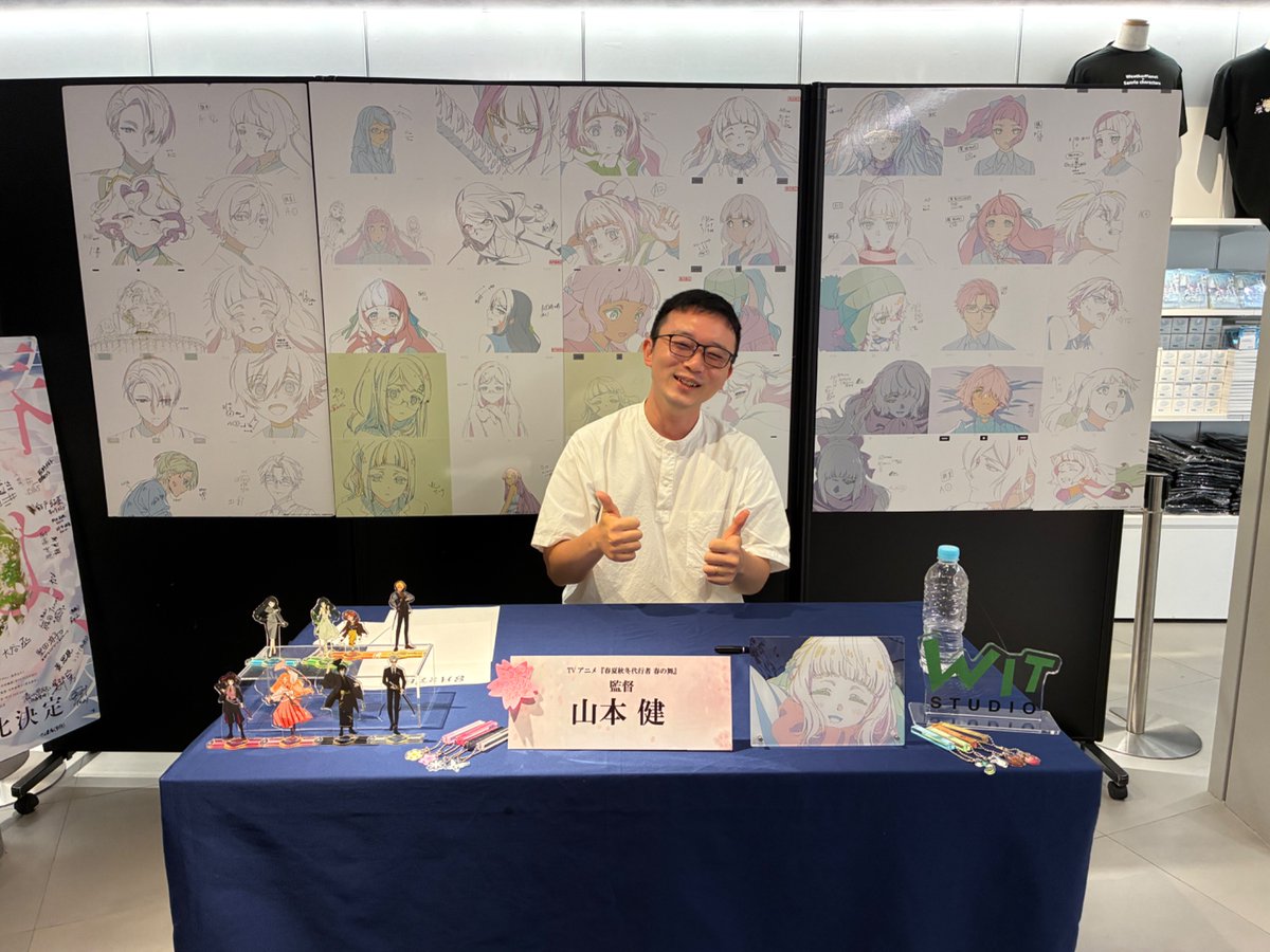 shibuya_t_comic's tweet photo. 🌸TVアニメ『春夏秋冬代行者 春の舞』🌸
　　 POP UP SHOP by WIT STUDIO
　　　　✩˖°スタッフサイン会°˖✩

山本 健監督によるサイン会が開催されました🌸✨
会場の全員が満開の笑顔になるとても温かいサイン会をありがとうございました！！

そしてなんと！！！！！
全ての等身大パネルに素敵なイラスト付きサインも描いていただきました✨
こちらもぜひ、間近で見てみてくださいね🎶

#春夏秋冬代行者 #WITPOPUP #シブツタ