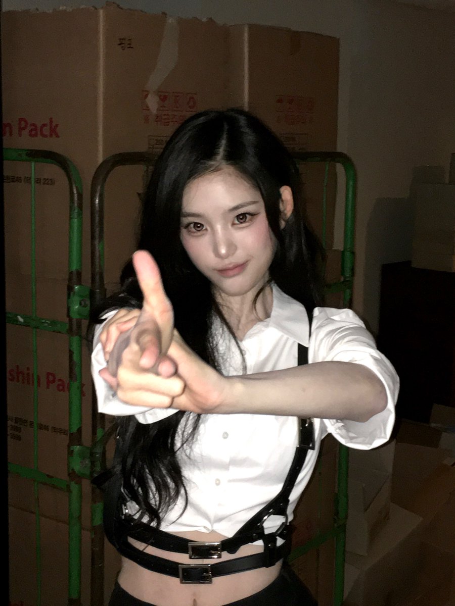 triplescosmos's tweet photo. 스파이 이지우 꼼짝마 (photo by 쥬🖤)

#tripleS #트리플에스
#JiYeon #지연 https://t.co/OUn3BtwmV6