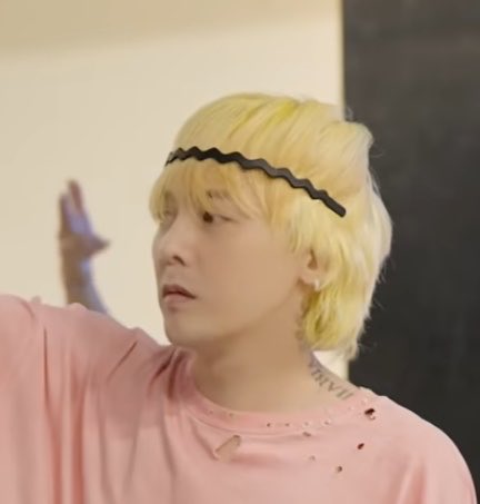 gdragxoxn's tweet photo. 잠, 잠시만
나만 생각난 거 아니지 이거
머리띠지용 2026 ver https://t.co/QNikL9ZU4o