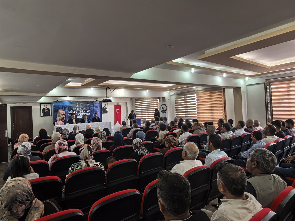 Akparti_hilvan's tweet photo. İstişareyle Güçlü Teşkilat, Güçlü Hilvan 🇹🇷

İlçe Başkanımız Sayın Selahaddin Eyyüb Toprak’ın başkanlığında, Şanlıurfa Milletvekilimiz Sayın Mehmet Ali Cevheri’nin katılımlarıyla; 3 kademe yönetimimiz, mahalle başkanlarımız ve kıymetli teşkilatımızın katılımıyla İlçe Danışma Meclisi Toplantımızı gerçekleştirdik.

Toplantımızda teşkilat çalışmalarımızı, ilçemizin ihtiyaçlarını ve önümüzdeki dönemde gerçekleştireceğimiz çalışmalarımızı istişare ederek değerlendirdik.

Birlik, beraberlik ve istişare anlayışıyla; Hilvan’ımız için durmadan, yorulmadan çalışmaya devam edeceğiz.

Toplantımızın ilçemiz ve teşkilatımız adına hayırlara vesile olmasını diliyoruz.

#SevdamızHilvan #TürkiyeYüzyılı #AKParti

@RTErdogan @Akparti @bybekirbozdag 
@abuyukgumus 
@hakanaksu058
@farukaytek
@milhamigunbegi 
@AEminOnenOfis @ProfDrDusak @ibrahimeyyupogl @malicevheri @CYAZMAC @HikmetBasak_63 @av_mfaruk @Malikurt14 @FIRATKORAN @akpartiurfa @Kamal1Nuri @SEToprak_