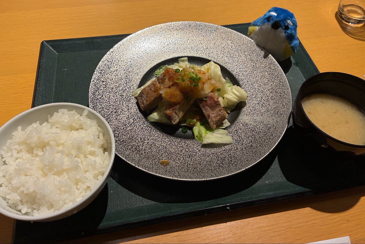 BishopElixir's tweet photo. ルリビタキ、肉と米と汁だよ https://t.co/Df2Op4IrWT